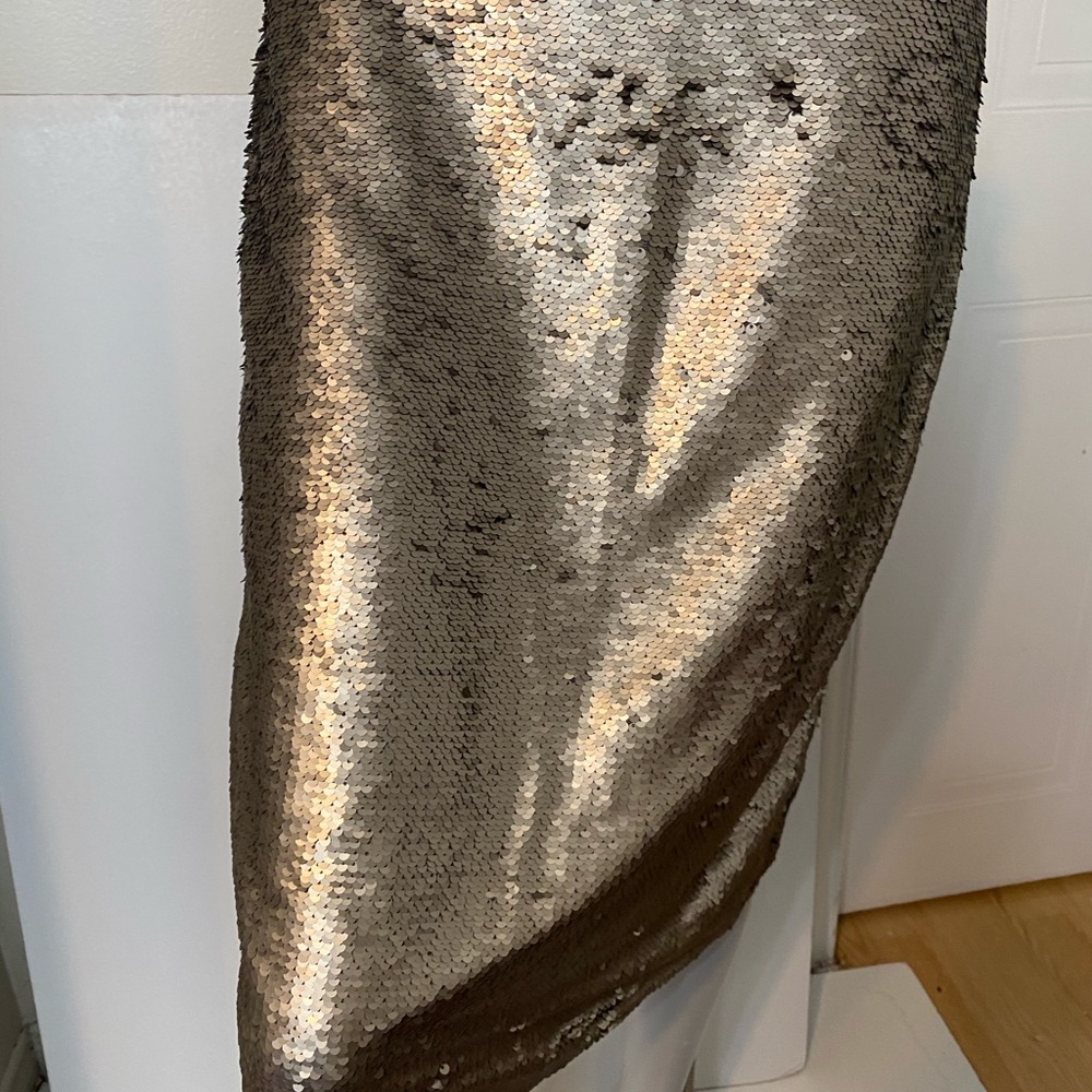 Beautiful gold sequin pencil skirt
